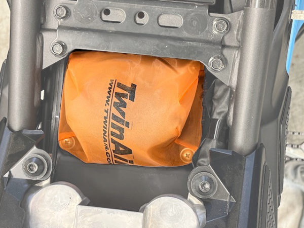 addventures.zone Twin Air dust cover for air filter